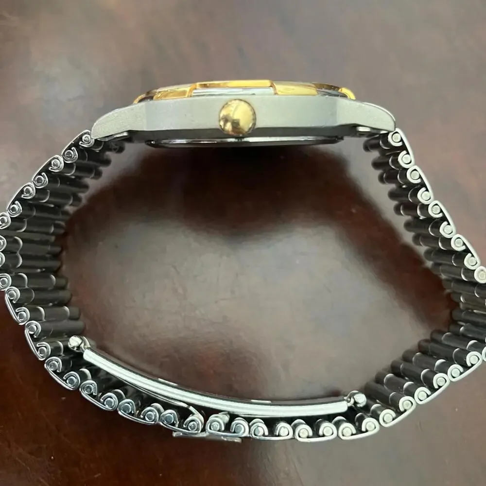 Ladies Lucien Piccard Rare‎ Vintage 30mm Gold & Silver Watch
